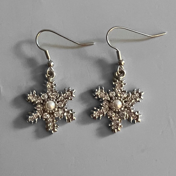 Snowflake Dangle Earrings - Picture 1 of 4